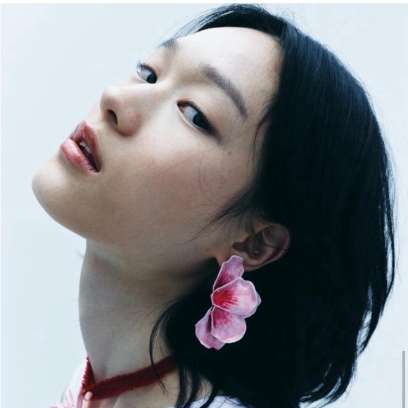 ZARA Earrings Enameled Petal Fan in Pink 💕✨✨✨✨ - Picture 5 of 8
